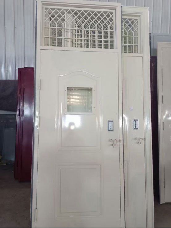 肃南学校教室门