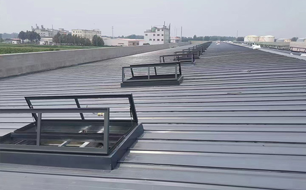 某中学室内体育馆肃南排烟窗改造项目