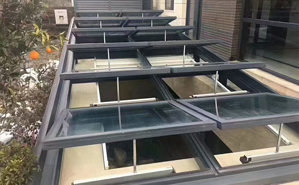 某轨道交通车辆维修车间肃南排烟窗应用