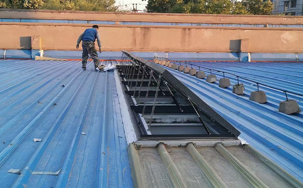 某区域性物流仓储中心肃南排烟窗系统安装项目