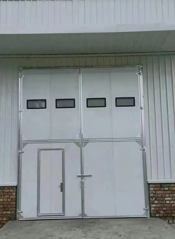 肃南工业门在设备装配车间出入口的实施记录